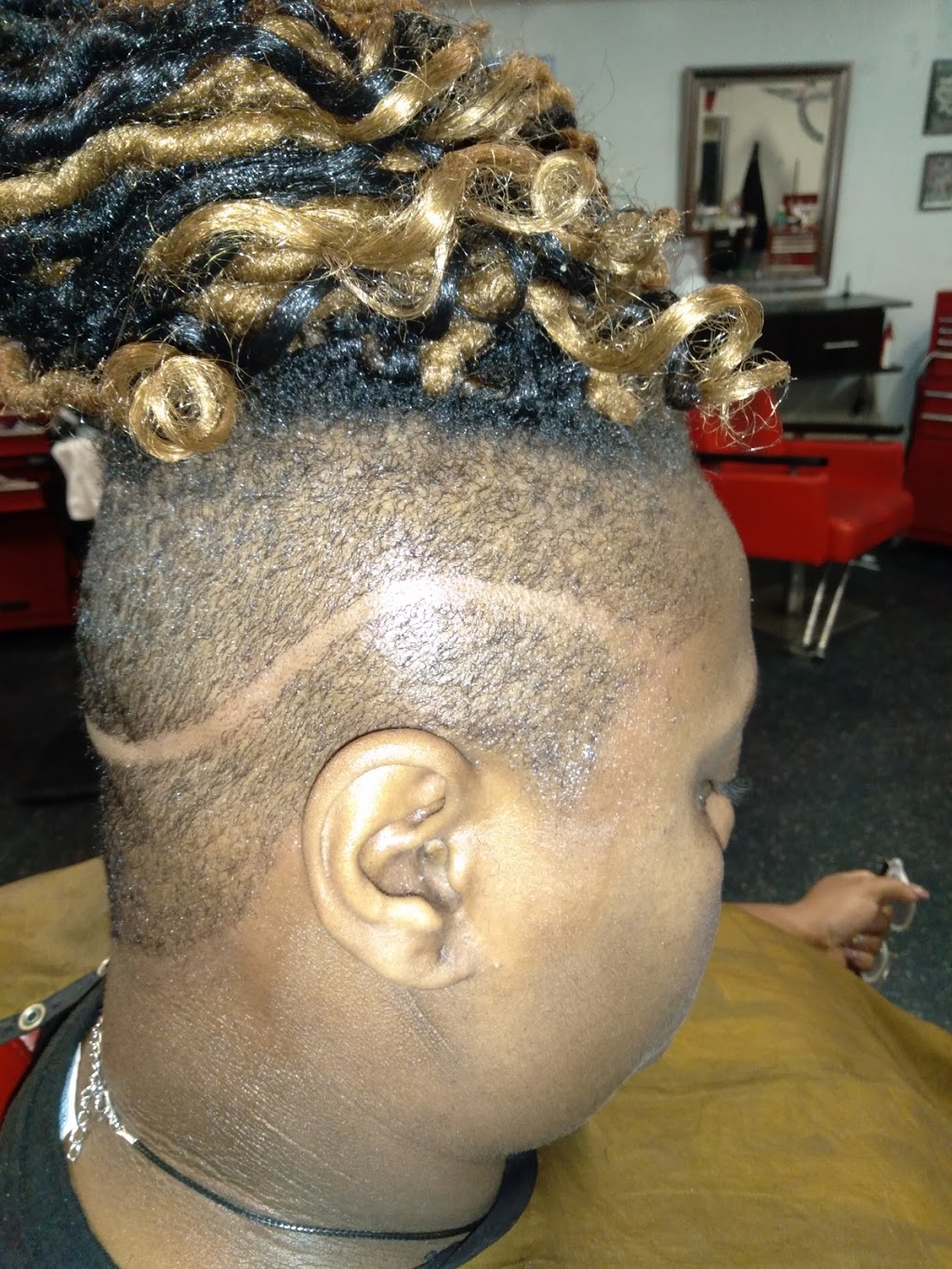 Zoes barber elite & beauty salon | 4919 W Fond Du Lac Ave, Milwaukee, WI 53216, USA | Phone: (414) 388-1458