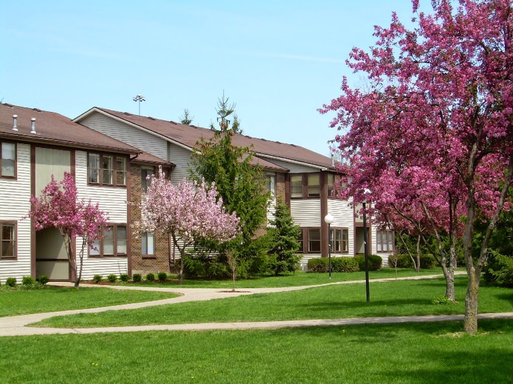 Valley Stream Apartments | 6400 Glenhurst Dr, Maumee, OH 43537 | Phone: (419) 491-4783