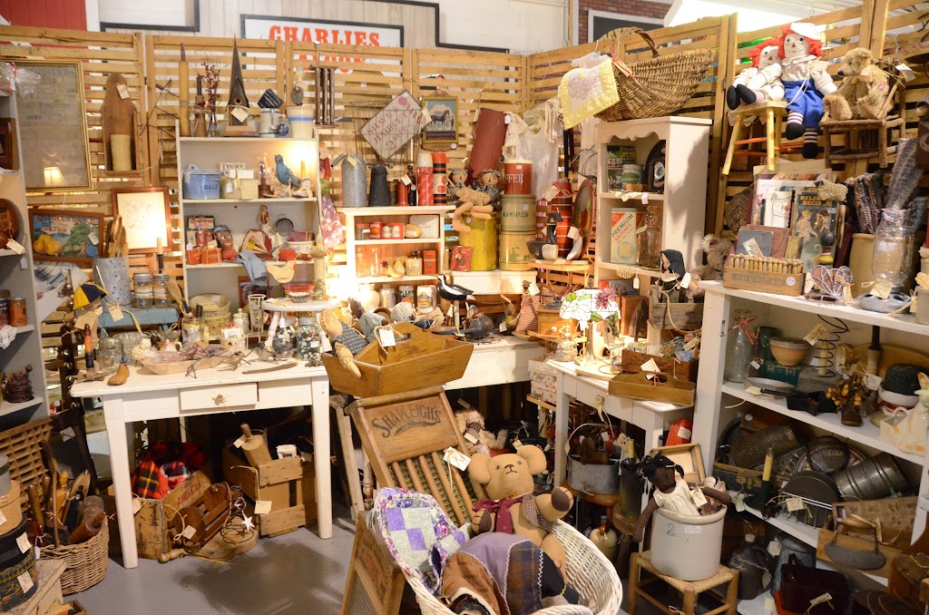 Pilgrim Antique Mall | W156N11500 Pilgrim Rd, Germantown, WI 53022, USA | Phone: (262) 250-0260