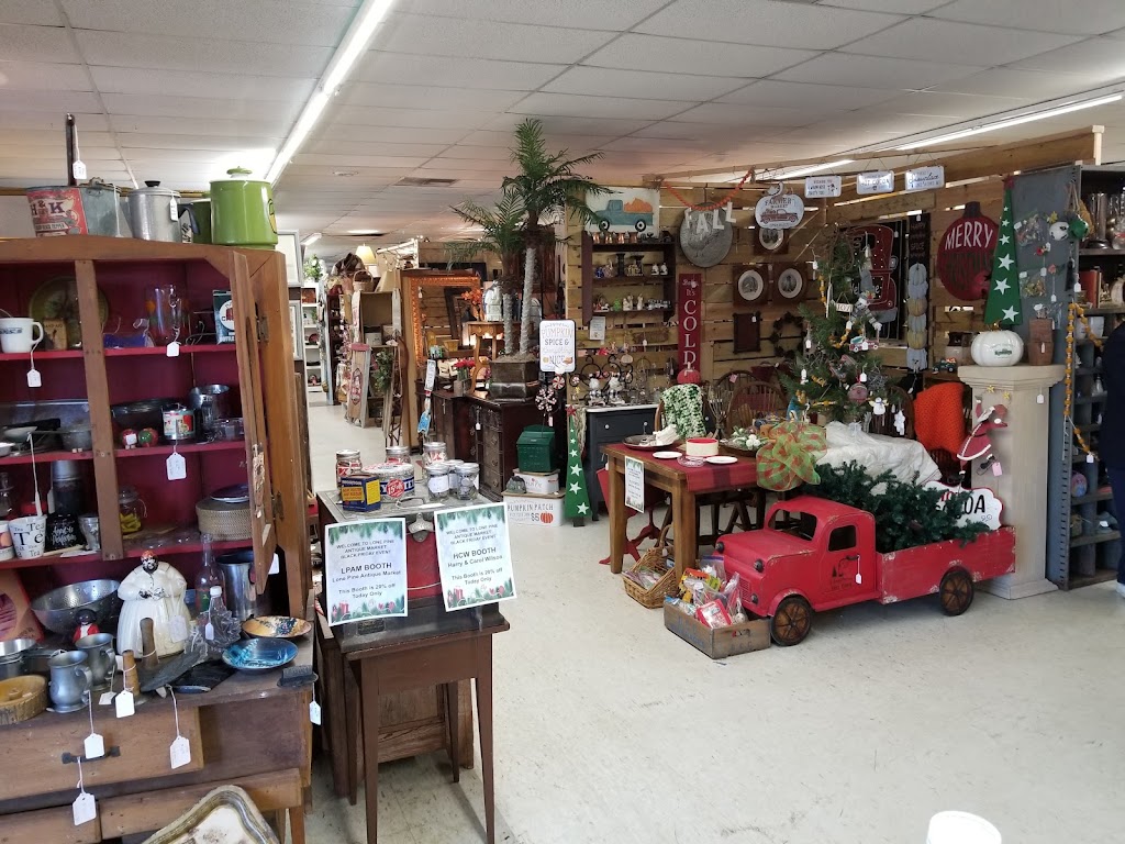Lone Pine Antique Market LLC | 1558 GA-54, Fayetteville, GA 30214 | Phone: (678) 961-7305