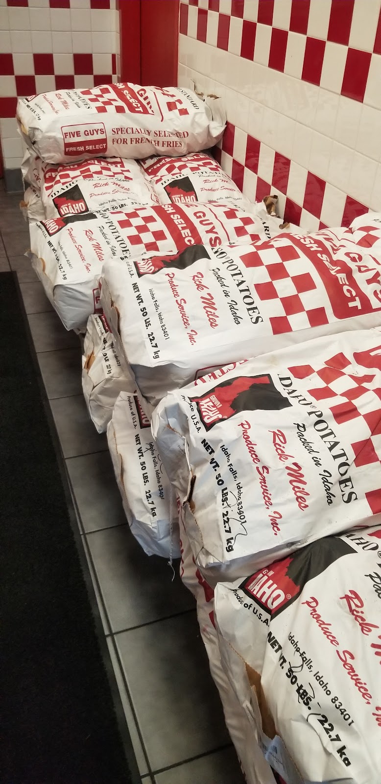 Five Guys | 3059 Solomons Island Rd, Edgewater, MD 21037, USA | Phone: (410) 956-8212