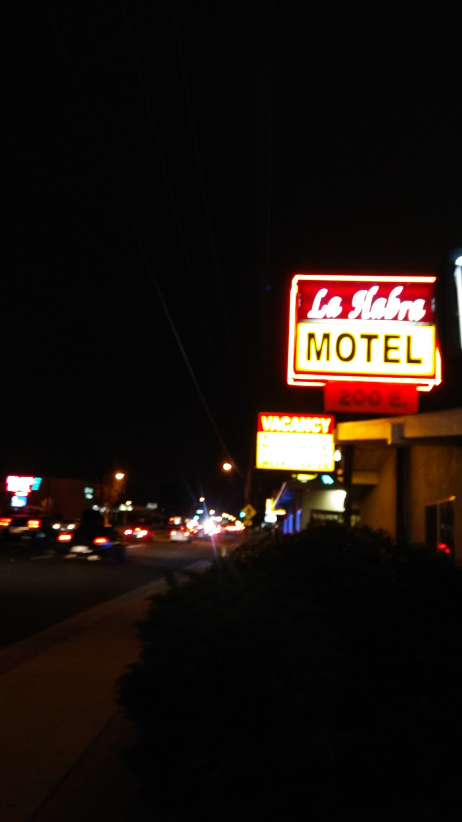 La Habra Motel | 200 E Whittier Blvd, La Habra, CA 90631, USA | Phone: (562) 697-0714