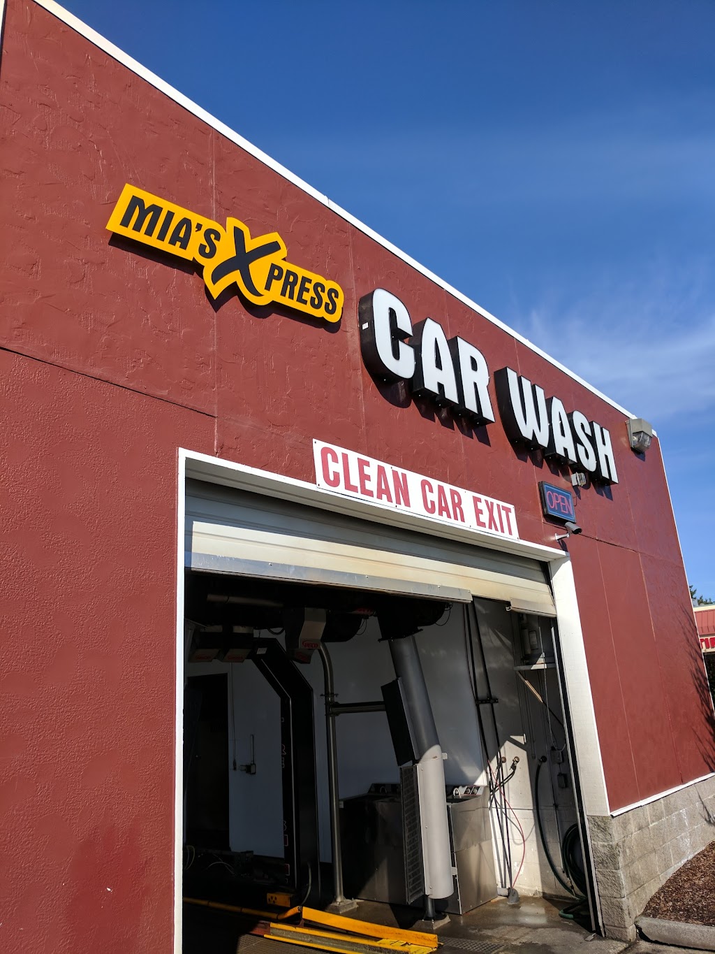 Mias Express Car Wash | 750 NW Eastman Pkwy, Gresham, OR 97030, USA | Phone: (503) 492-8942