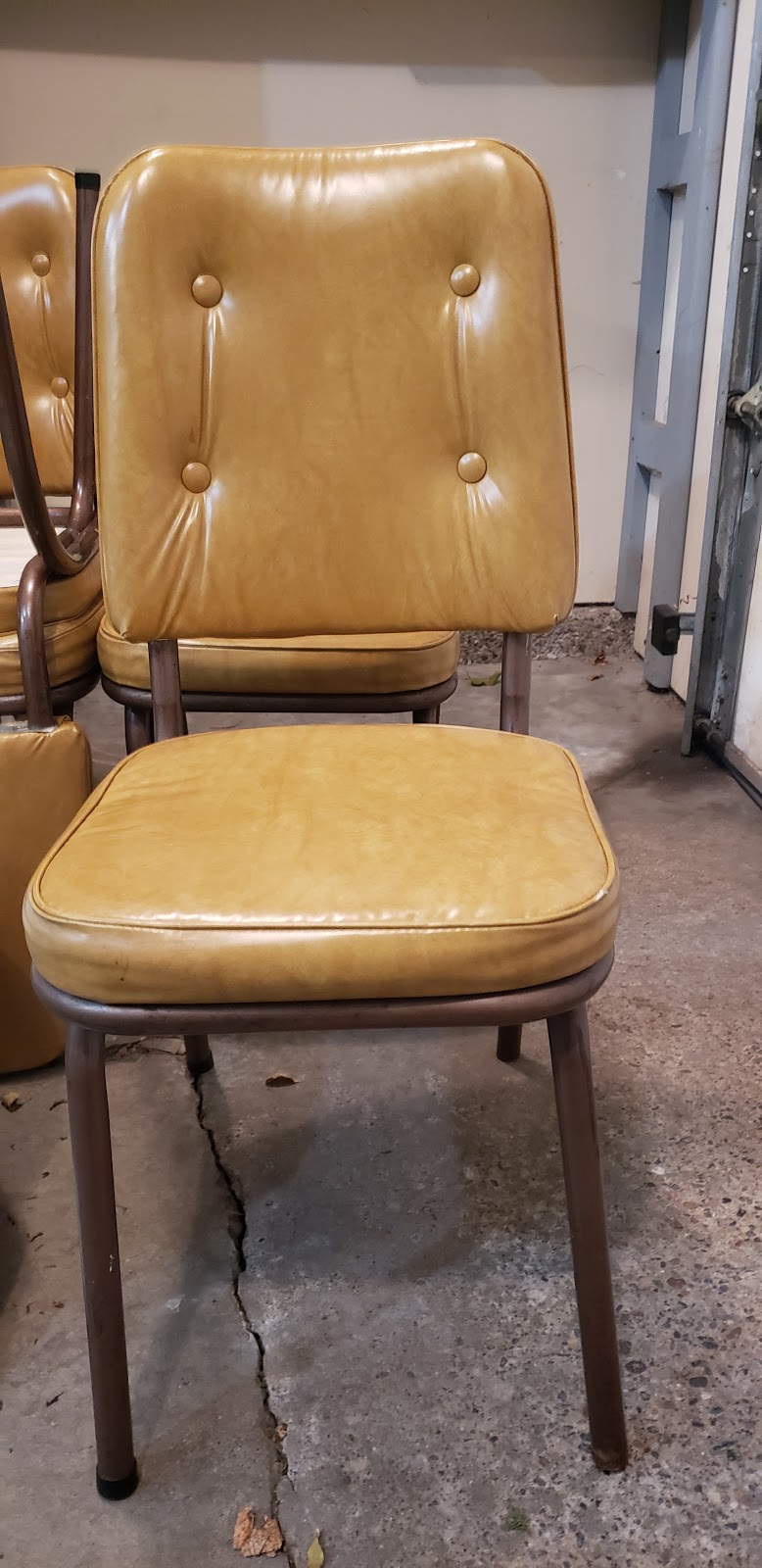 Upholstery by Craig | 7899 21st St N, Oakdale, MN 55128, USA | Phone: (651) 353-2226
