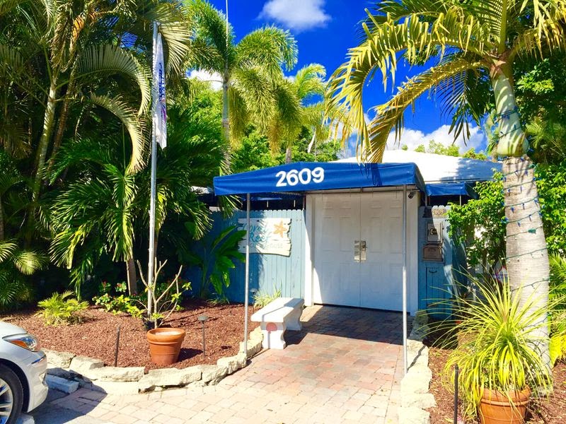 Coral Reef Guesthouse | 2609 NE 13th Ct, Fort Lauderdale, FL 33304, USA | Phone: (954) 568-0292