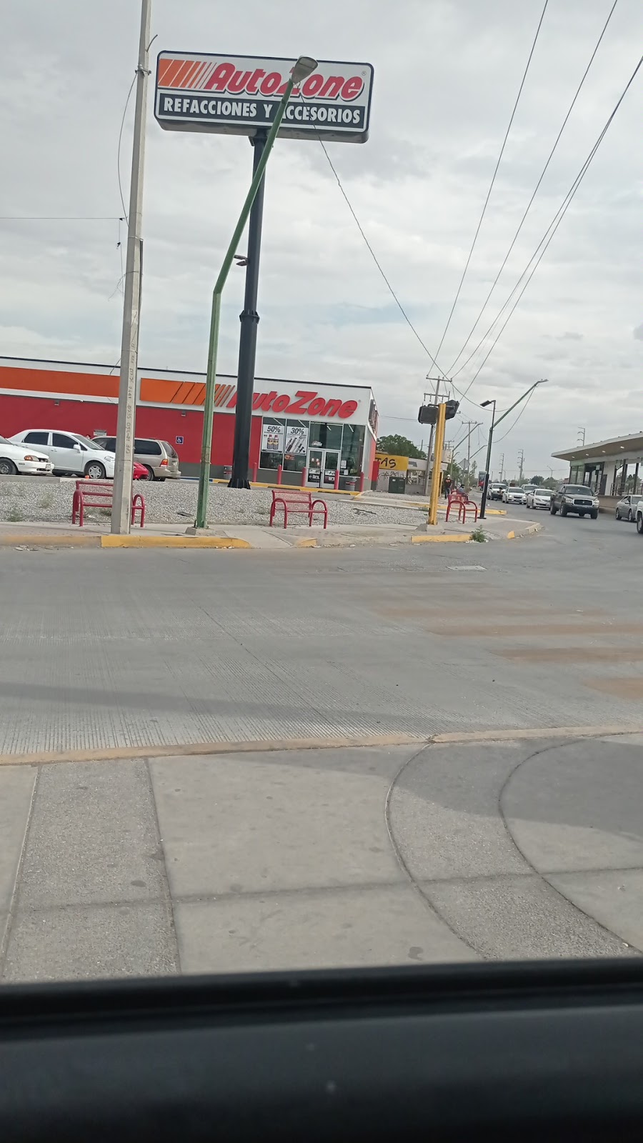 AutoZone Refacciones, Eje Vial Juan Gabriel 5446, Col. Jarudo del Norte