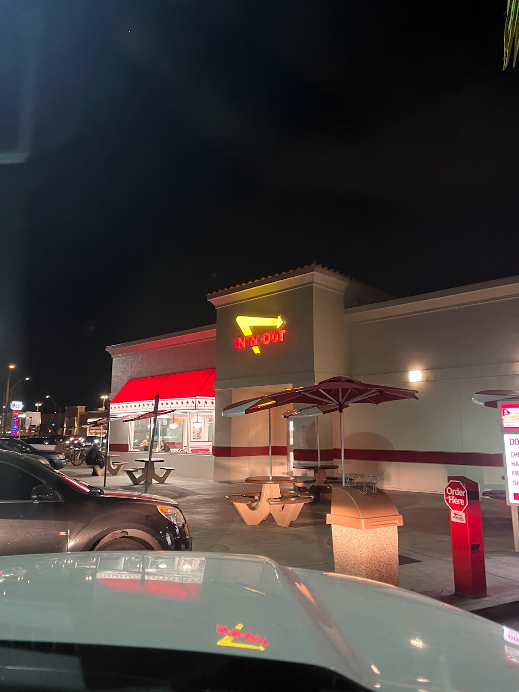 In-N-Out Burger | 6391 Pacific Coast Hwy, Long Beach, CA 90803, USA | Phone: (800) 786-1000