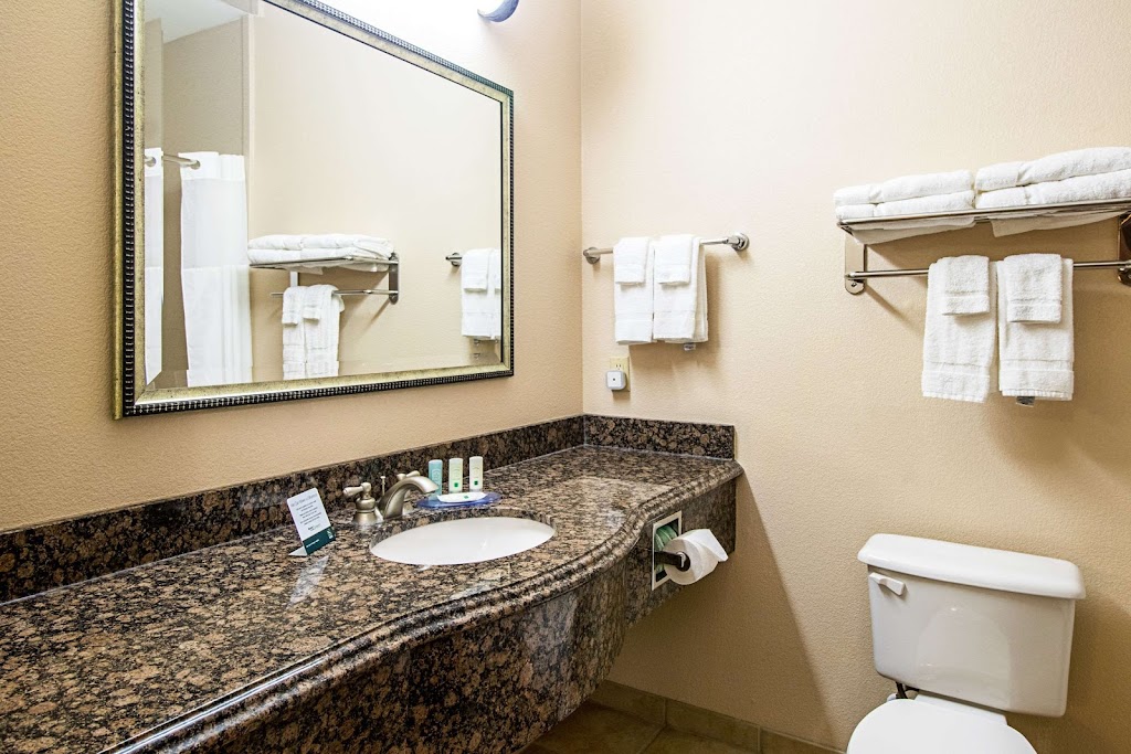 Quality Inn & Suites | 615 US-77, Robstown, TX 78380, USA | Phone: (361) 236-4057