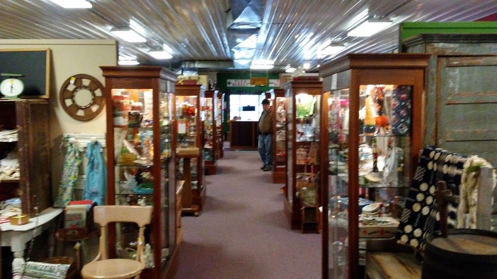 Pardeeville Antique Mall | 103 Industrial Dr, Pardeeville, WI 53954, USA | Phone: (608) 429-9393