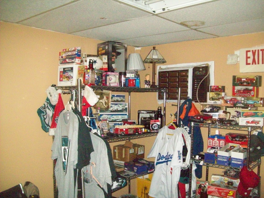 Bobs Sports corner inside Pennsbury- Chadds Ford Antique Mall | Booth 46, 640 Baltimore Pike, Chadds Ford, PA 19317, USA | Phone: (610) 299-9190