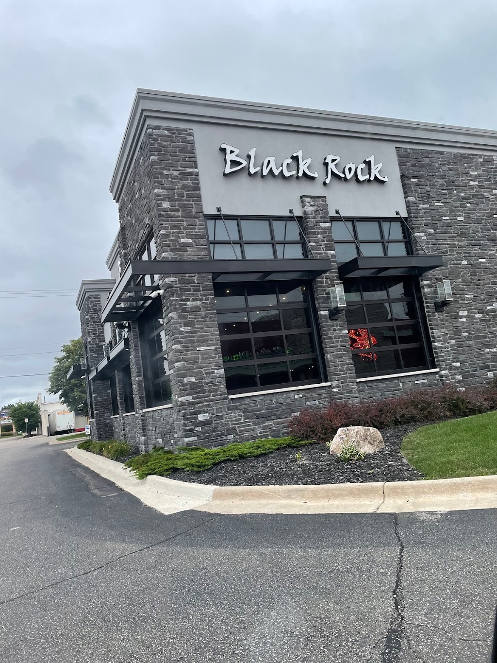 Black Rock Bar & Grill - Utica | 12515 Hall Rd, Utica, MI 48315, USA | Phone: (586) 488-1747