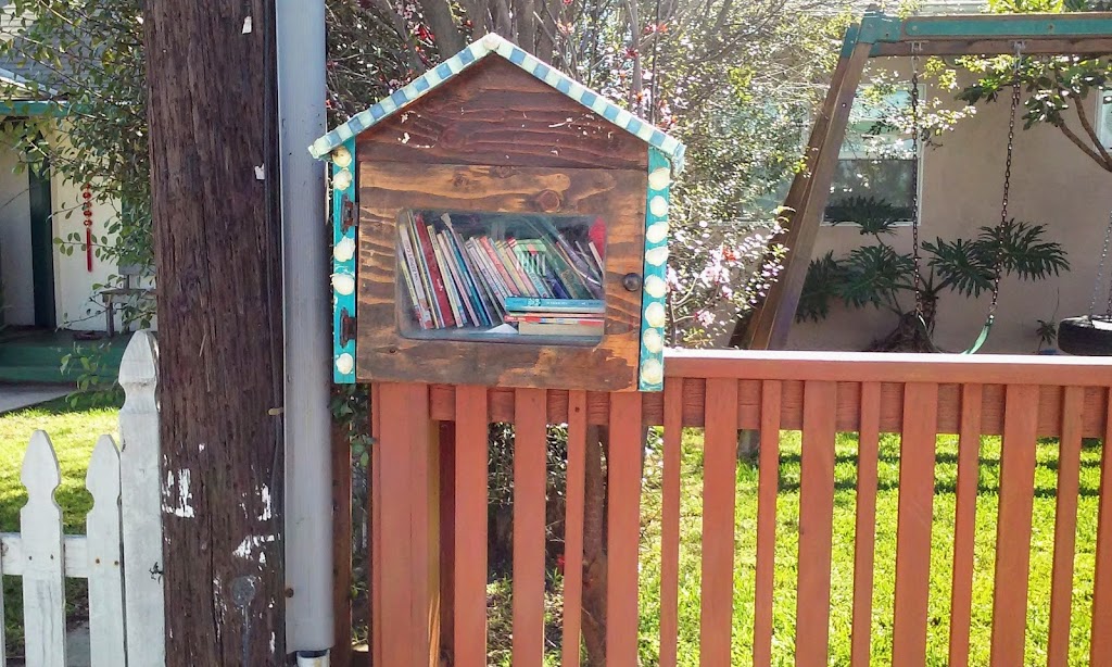 Little Free Community Library East Hermosa | 1221 10th St, Hermosa Beach, CA 90254, USA | Phone: (310) 489-1317