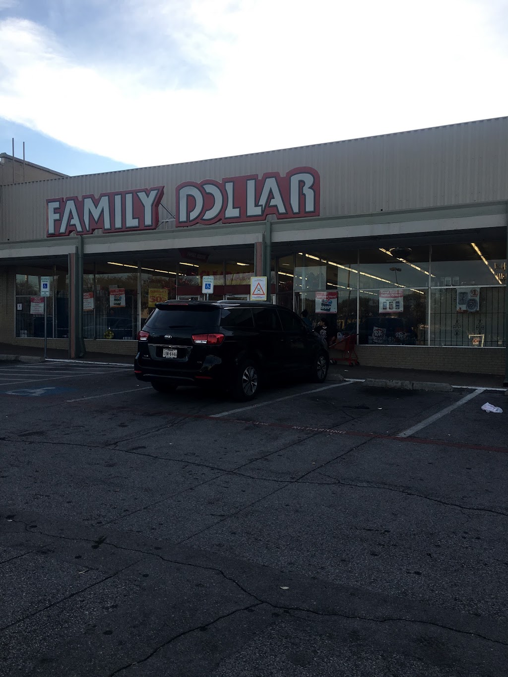 Family Dollar | 2600 Jefferson Blvd Suite 310, Dallas, TX 75211, USA | Phone: (469) 547-3552