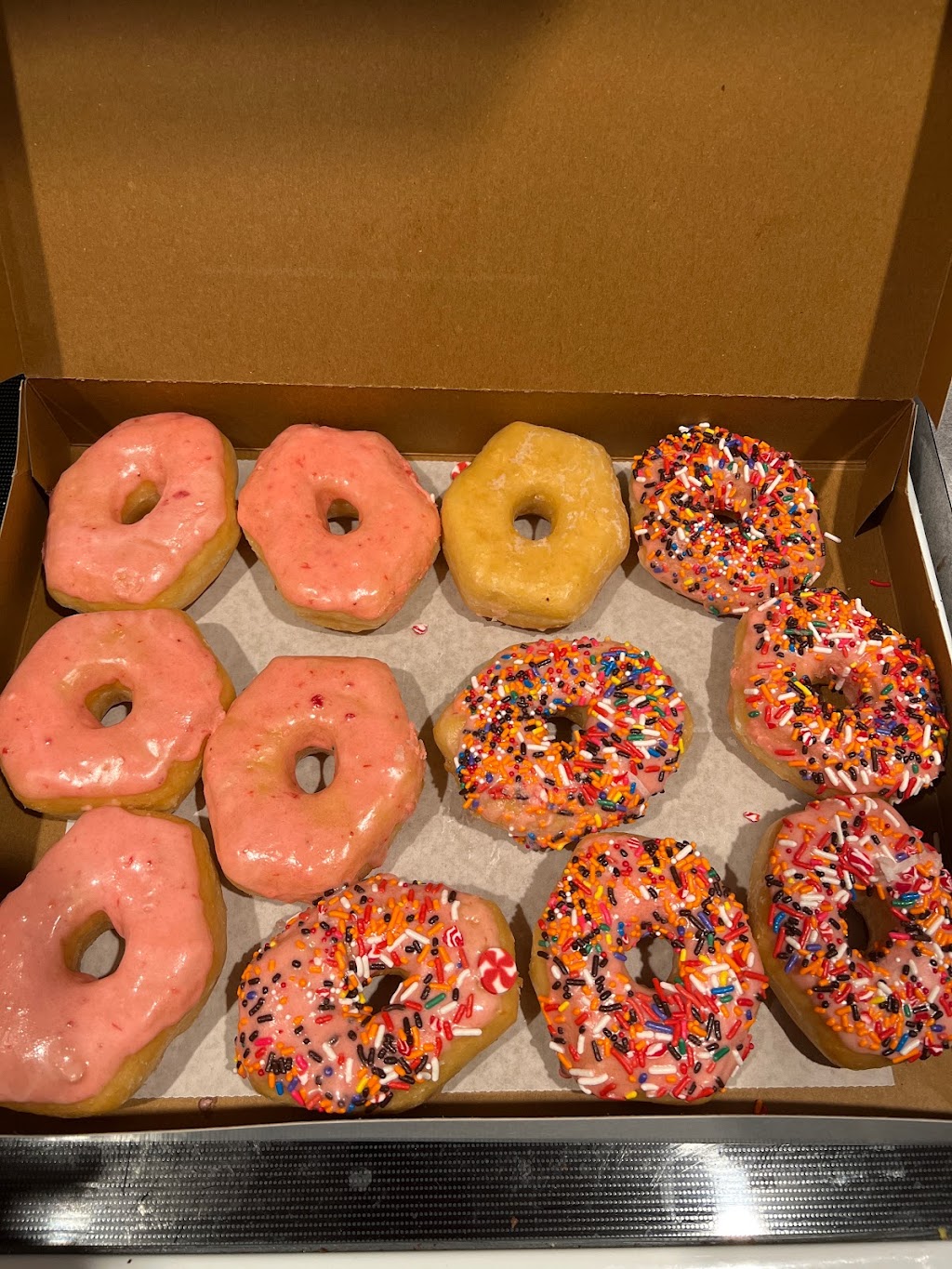 Best Donuts | 1085 Eagle Lake Dr #1, Lawrenceburg, KY 40342, USA | Phone: (502) 839-2006