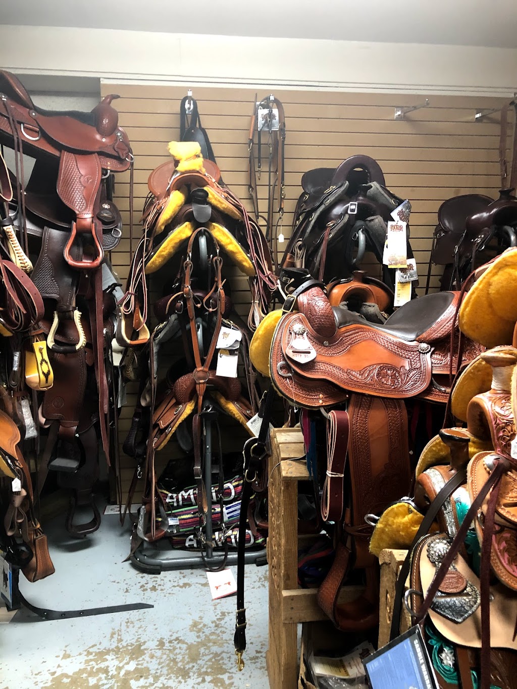 Mikes Western Suppliers & CL Western Apparel | 22929 SE 436th St, Enumclaw, WA 98022, USA | Phone: (360) 825-3991