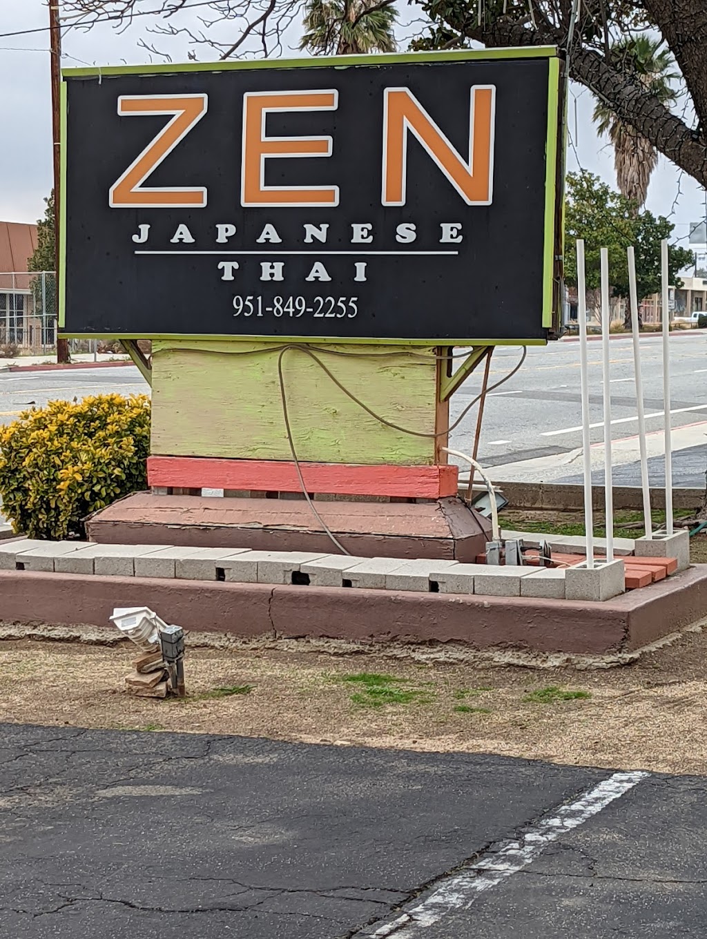 Zen Japanese Thai Cuisine | 1231 W Ramsey St, Banning, CA 92220, USA | Phone: (951) 849-2255