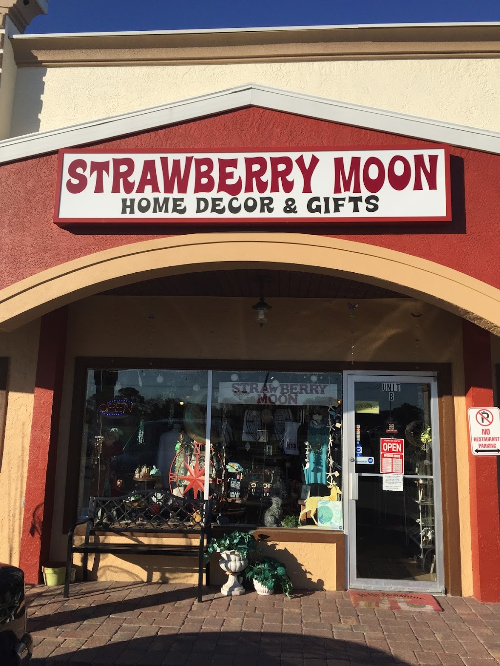 Strawberry Moon | 14503 Tamiami Trl, North Port, FL 34287, USA | Phone: (941) 257-8639