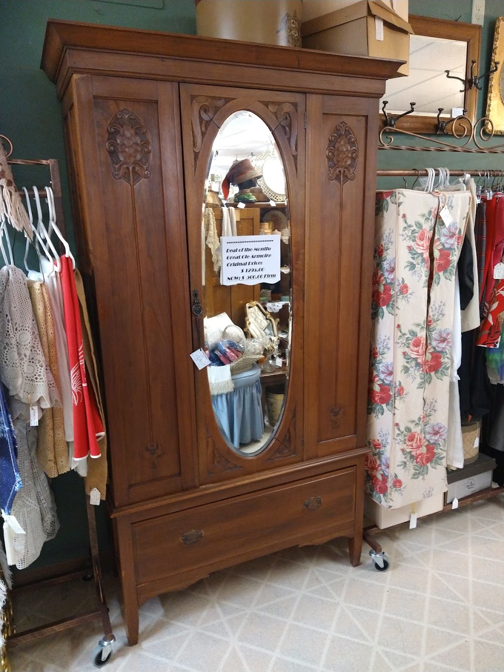 Cameo Antique Mall | 827 Water St, Sauk City, WI 53583, USA | Phone: (608) 643-8000