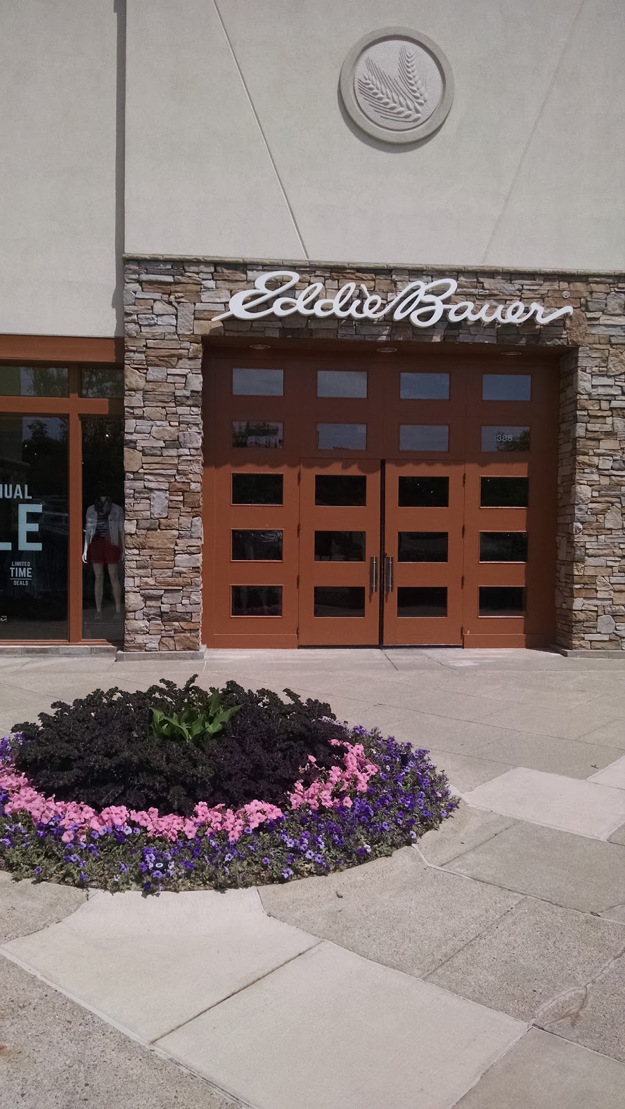 Eddie Bauer | 388 N Adams Rd, Rochester, MI 48309, USA | Phone: (248) 375-5960