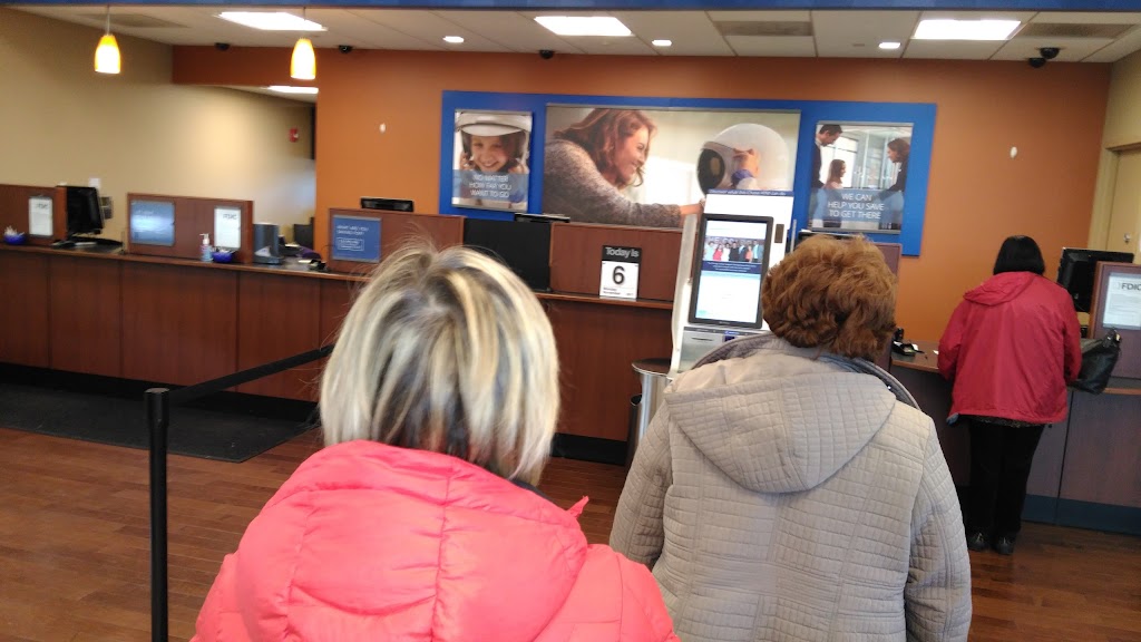 Chase Bank | 253 E Dundee Rd, Wheeling, IL 60090, USA | Phone: (847) 459-3062