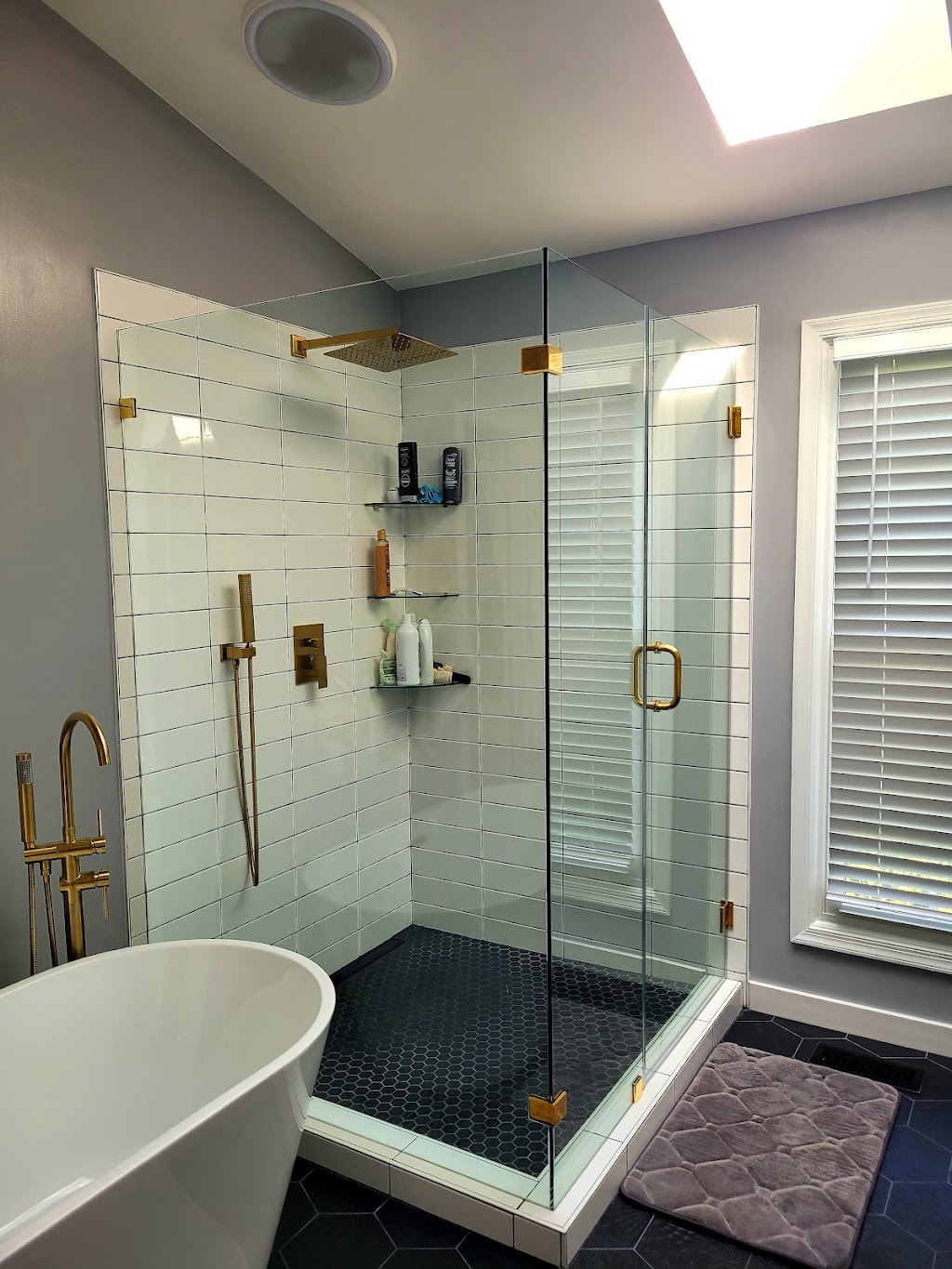 TOTAL GLASS LLC | 13711 Springhaven Dr, Chantilly, VA 20151, USA | Phone: (703) 861-7144