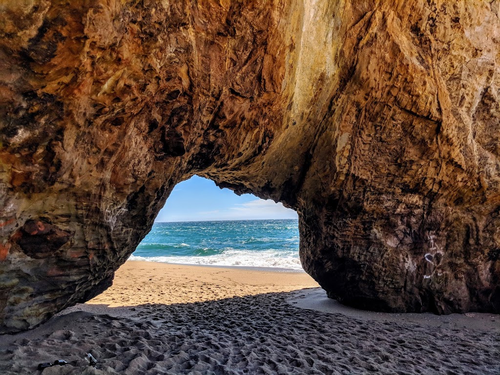Hole In The Wall Beach | CA-1, Santa Cruz, CA 95060, USA | Phone: (831) 423-9703