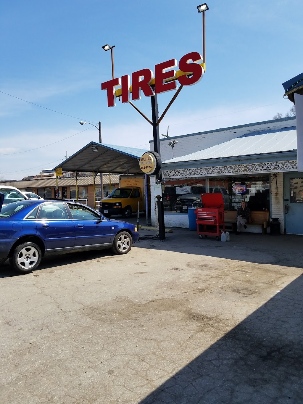 Willies Tire Shop | 2715 E Broadway #1859, Alton, IL 62002, USA | Phone: (618) 465-9904