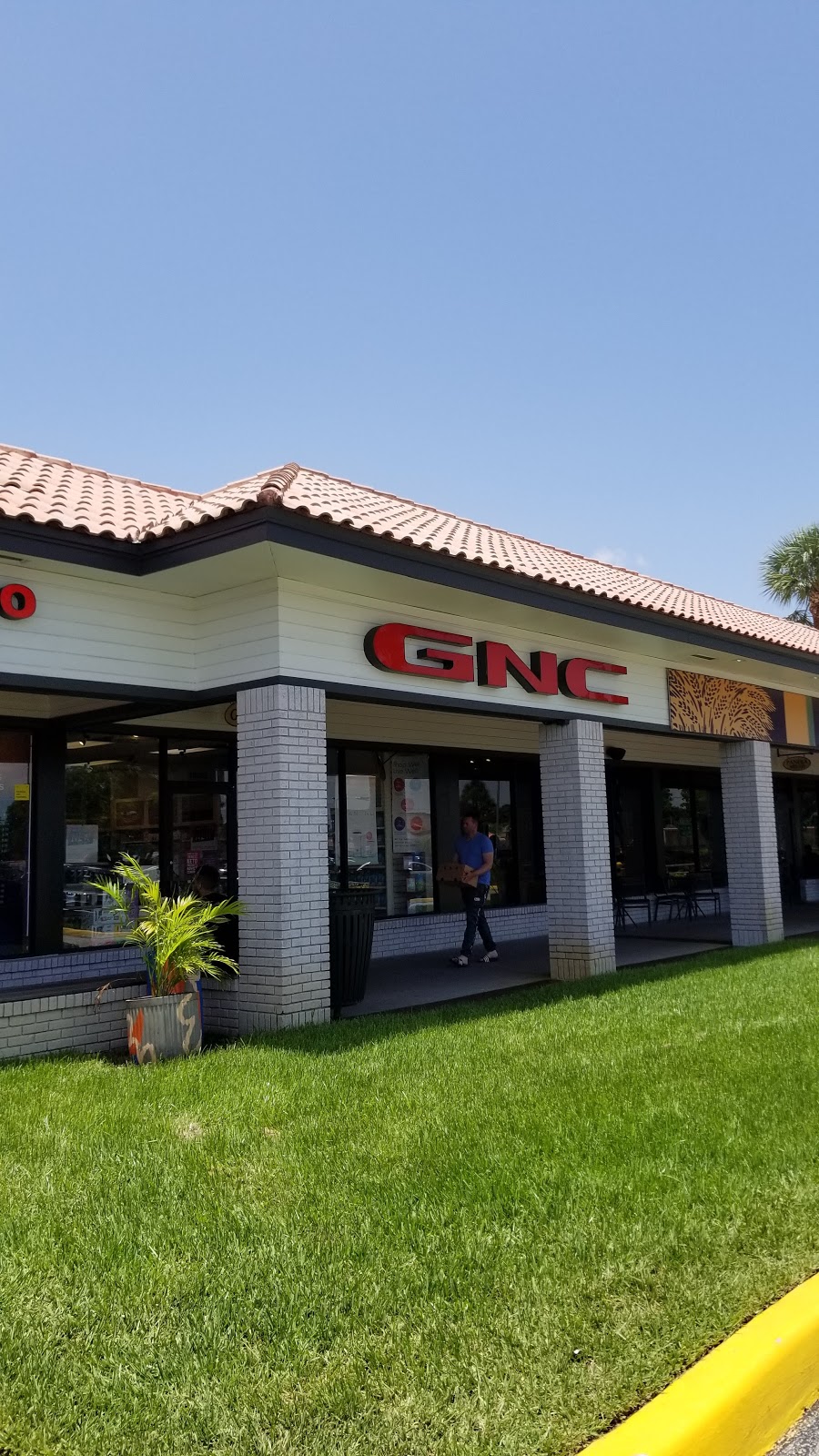 GNC | 18532 Ludlam Rd, Hialeah, FL 33015, USA | Phone: (305) 820-0910