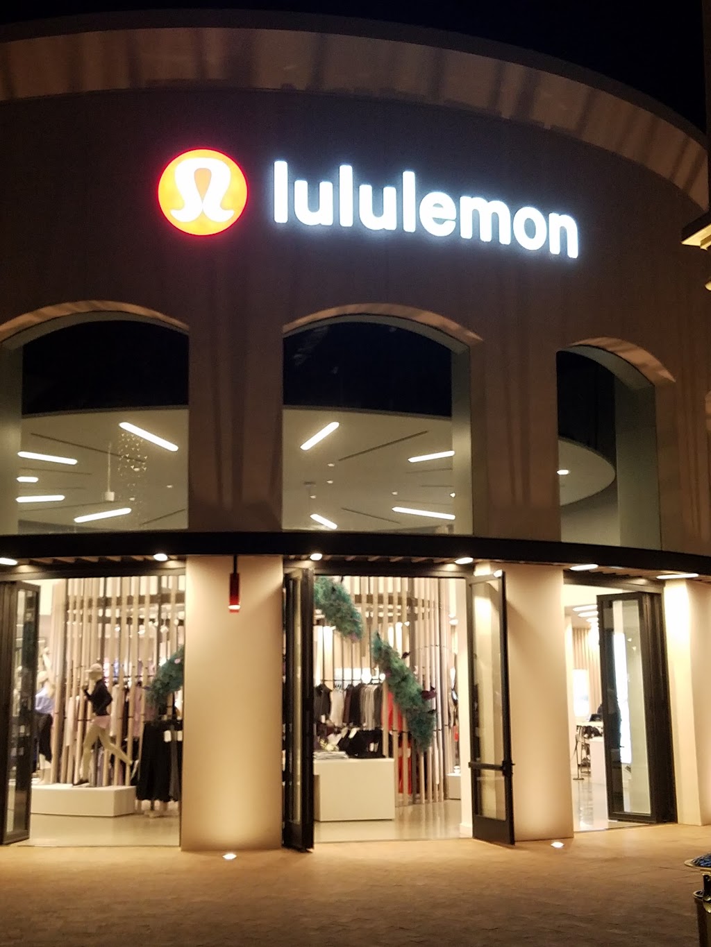 lululemon | 203 Newport Center Dr, Newport Beach, CA 92660, USA | Phone: (949) 749-4693