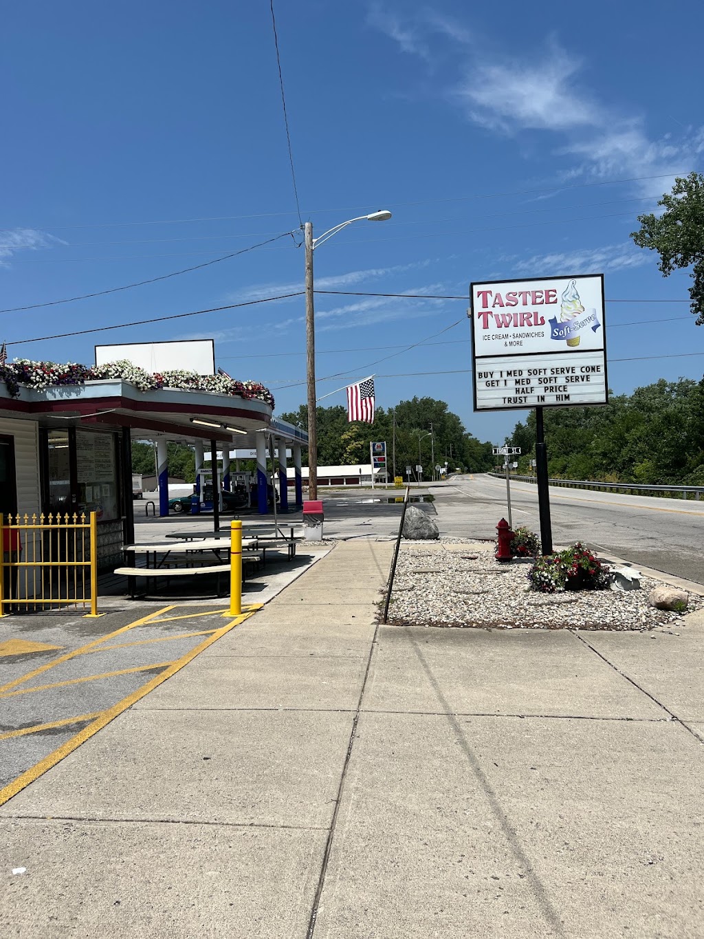 TASTEE TWIRL | 221 N Main St, Rockford, OH 45882, USA | Phone: (419) 363-3430