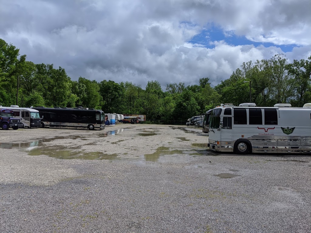 Nashville Bus Parking | 813 Louisville Hwy, Goodlettsville, TN 37072, USA | Phone: (615) 859-1998