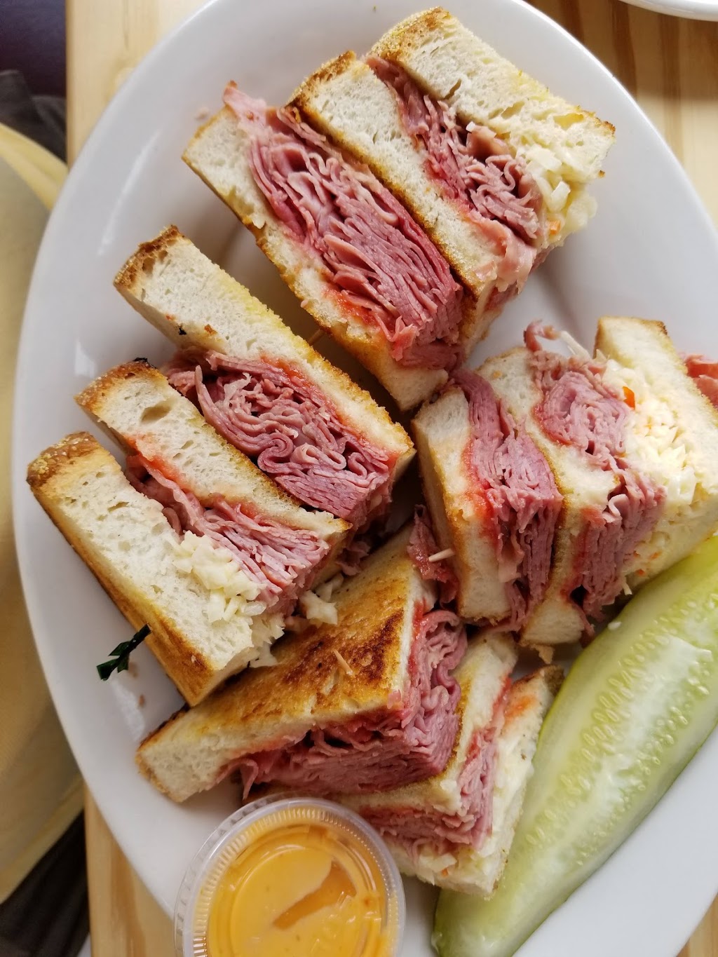 Franks Deli & Grill | 3401-3445 Russell St, Detroit, MI 48207, USA | Phone: (313) 285-9551