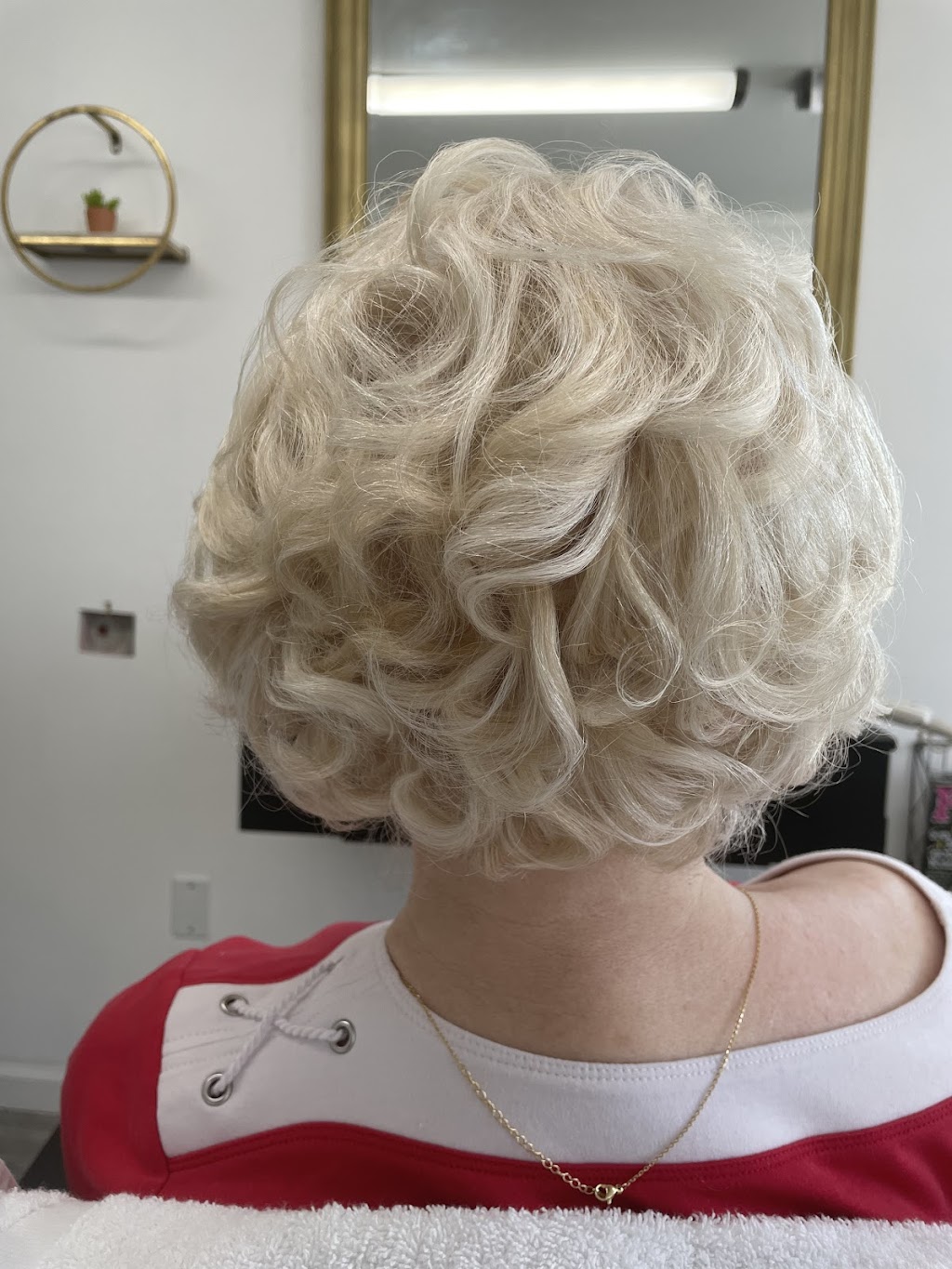 Salon116w | The Hut, 116 W Main St, Youngsville, NC 27596, USA | Phone: (919) 336-0223