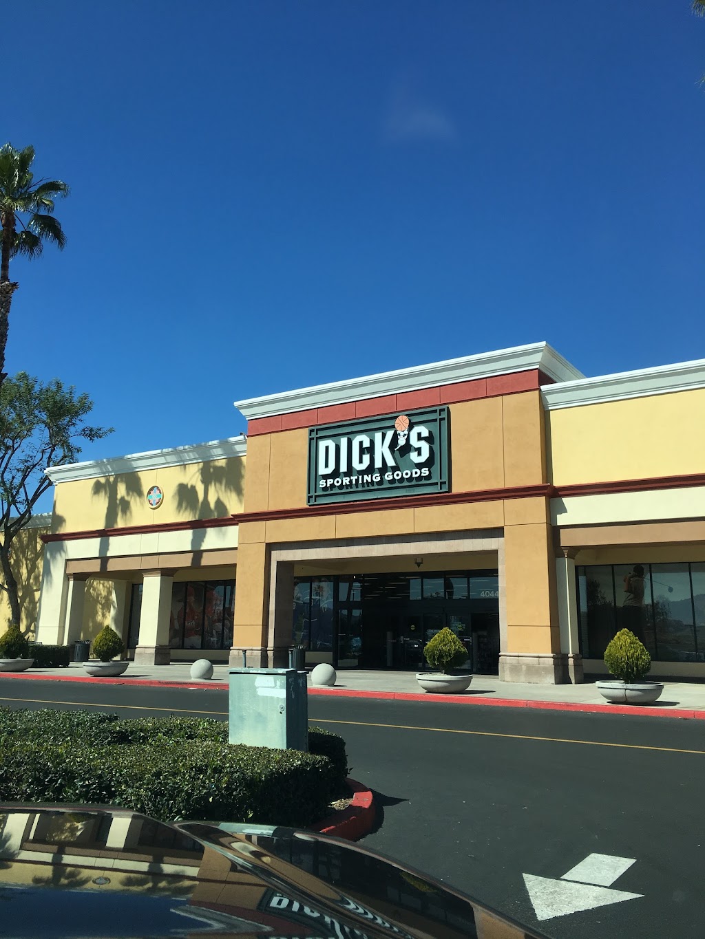 DICKS Sporting Goods | 4044 Grand Ave, Chino, CA 91710, USA | Phone: (909) 590-7626