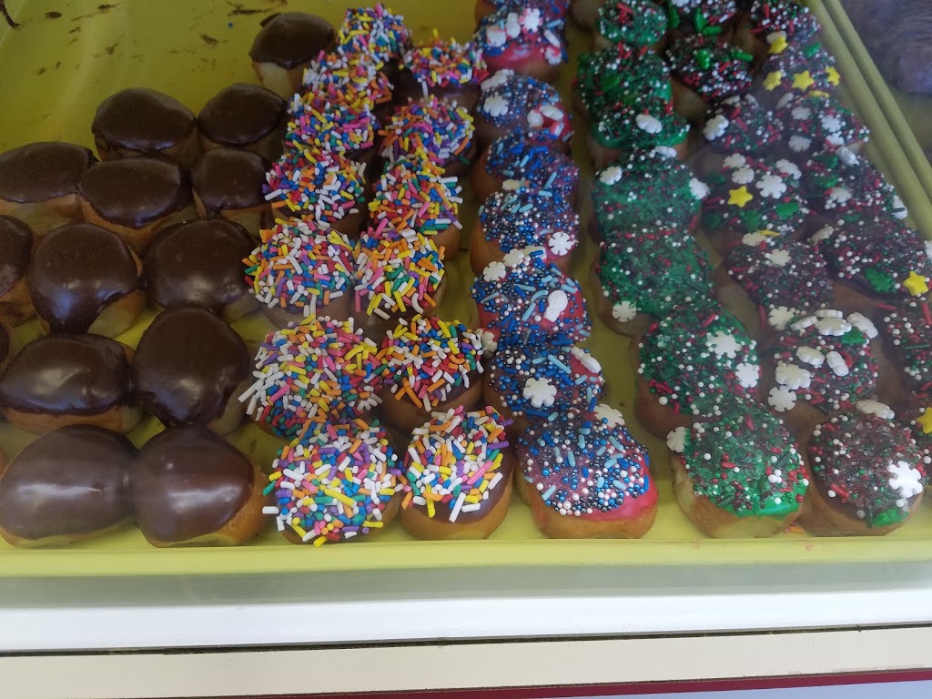 Famous donuts | 4800 E Hwy 199, Springtown, TX 76082, USA | Phone: (817) 406-8833
