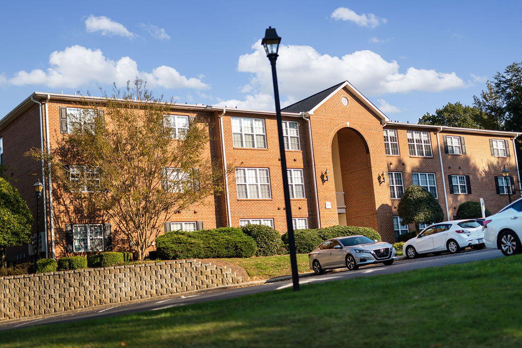 Abbotts Creek Apartment Homes | 1000 Abbotts Creek Cir, Kernersville, NC 27284 | Phone: (336) 347-4520