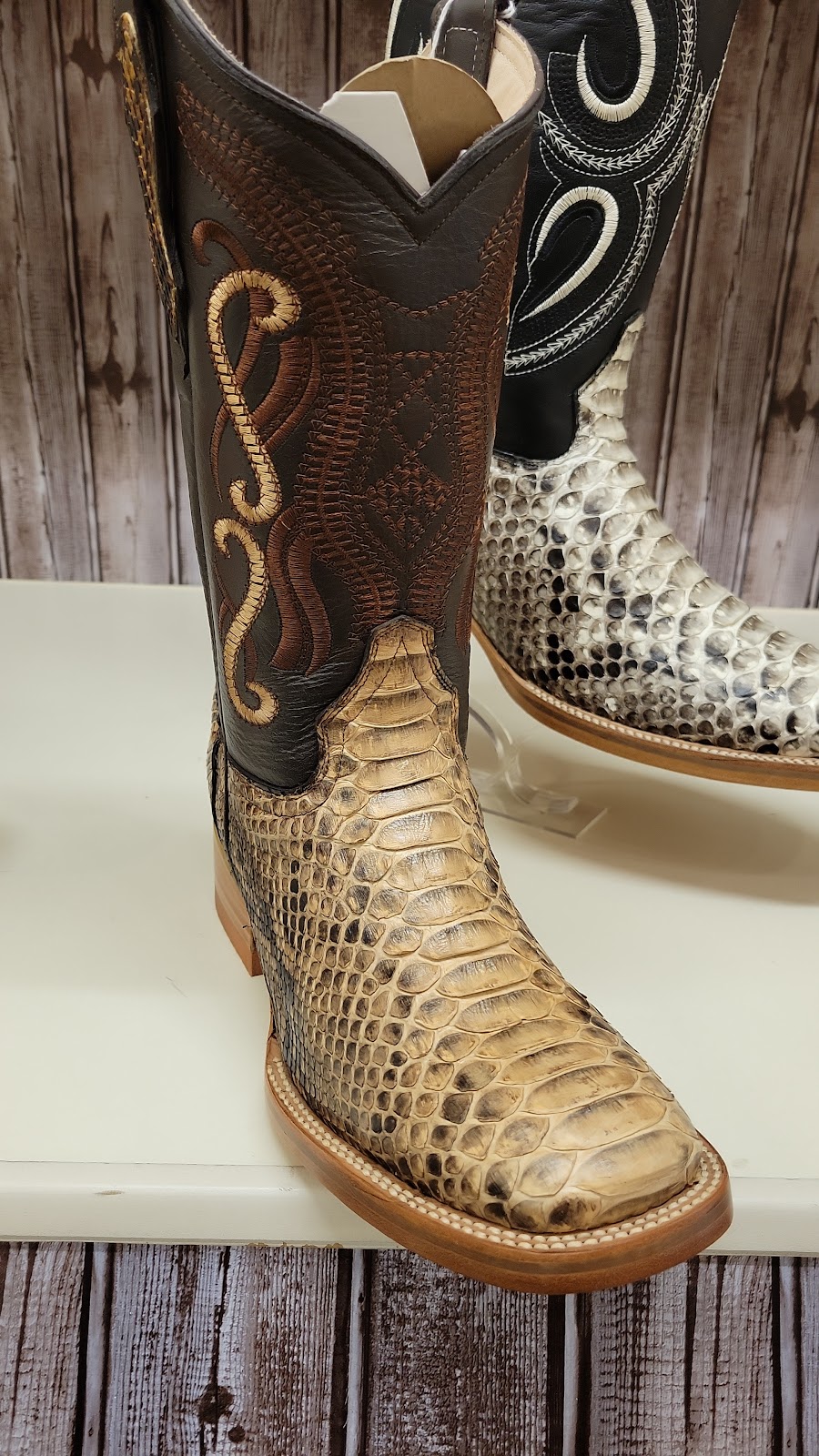 E & A Outlaws Work and Western Boots | 5885 Gulf Fwy #745, Texas City, TX 77591, USA | Phone: (832) 632-2138