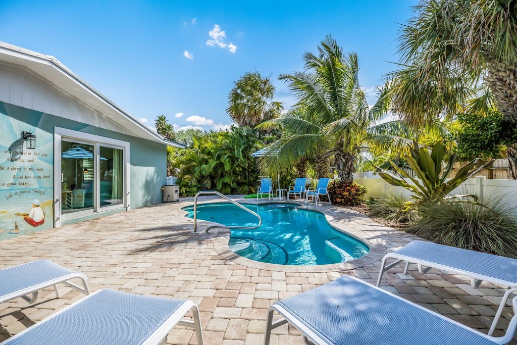 Anna Maria Life Vacation Rentals | 9908 Gulf Dr, Anna Maria, FL 34216, USA | Phone: (941) 567-6253