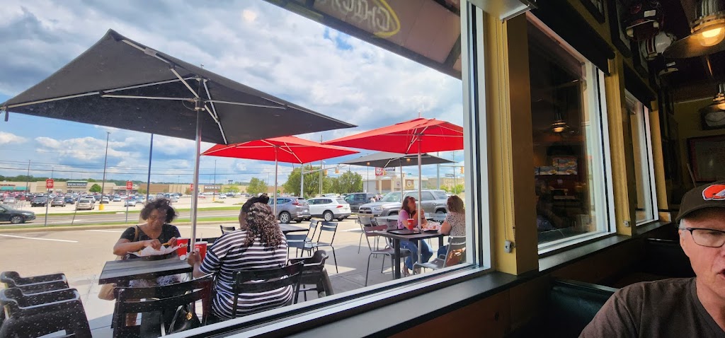 Raising Canes Chicken Fingers | 5455 Dressler Rd NW, North Canton, OH 44720, USA | Phone: (330) 437-1150