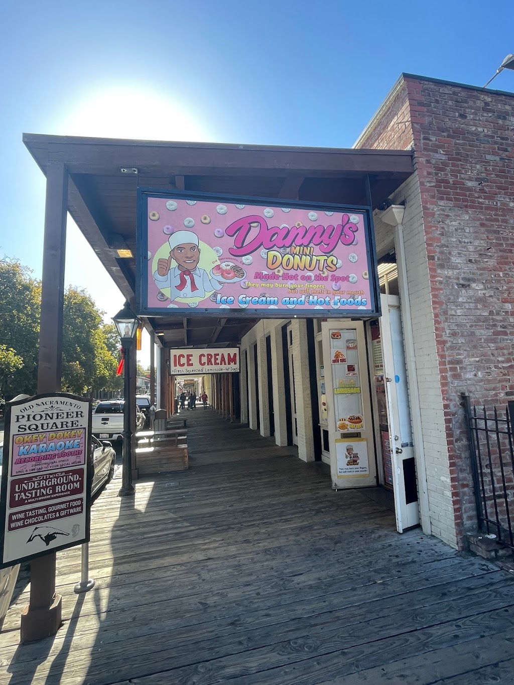 Dannys Mini Donuts | 900 2nd St, Sacramento, CA 95838, USA | Phone: (916) 498-9255