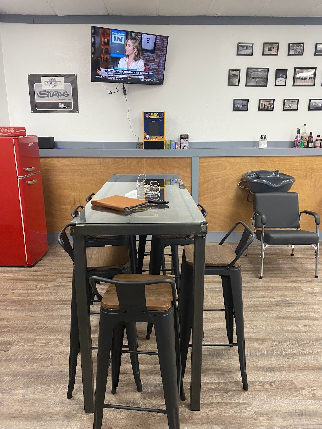 The Barber Station @ Serenity | 111 N Gun Barrel Ln, Gun Barrel City, TX 75156, USA | Phone: (903) 887-2792