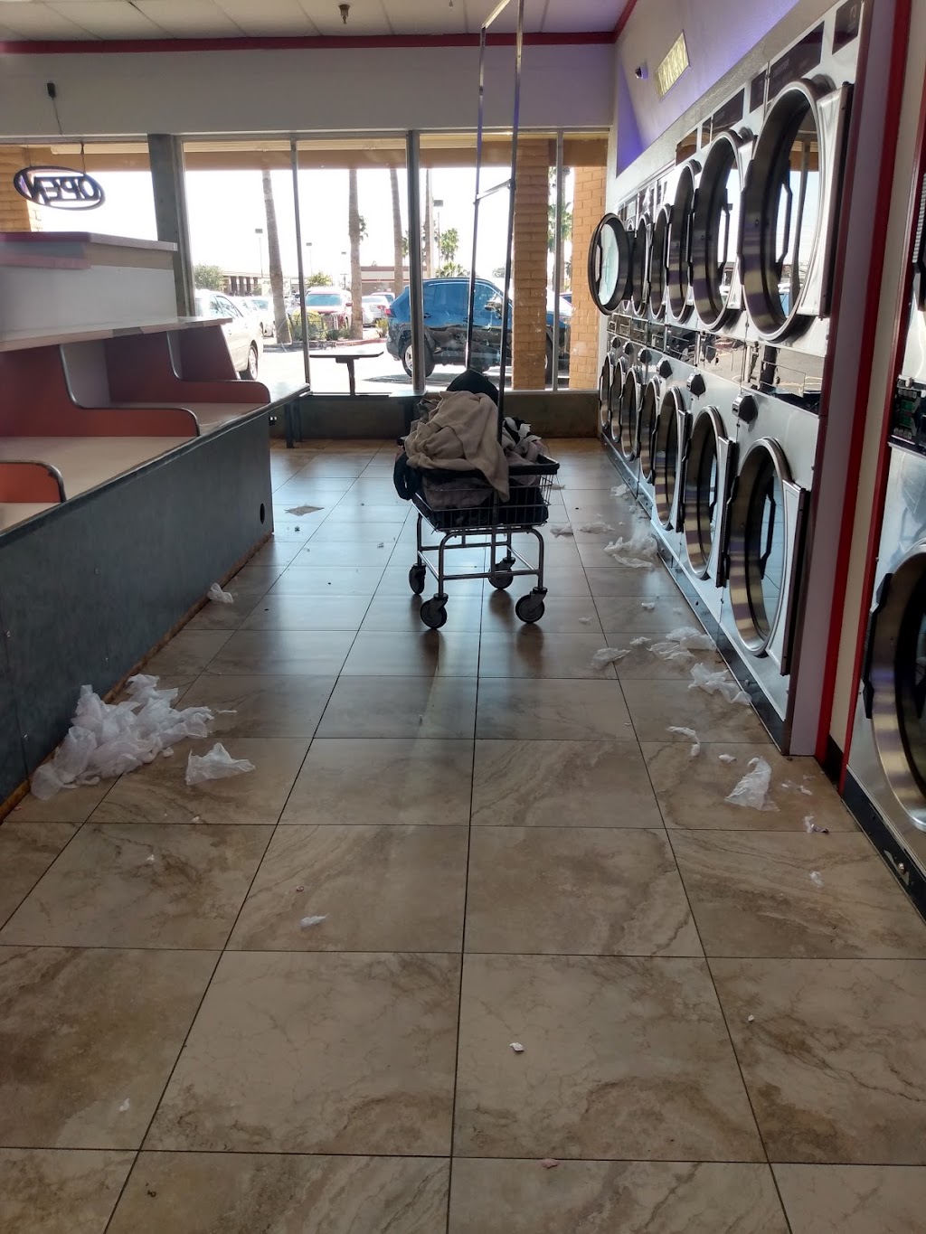 COIN Less LAUNDRY | 8036 N 27th Ave, Phoenix, AZ 85051, USA | Phone: (866) 310-1313