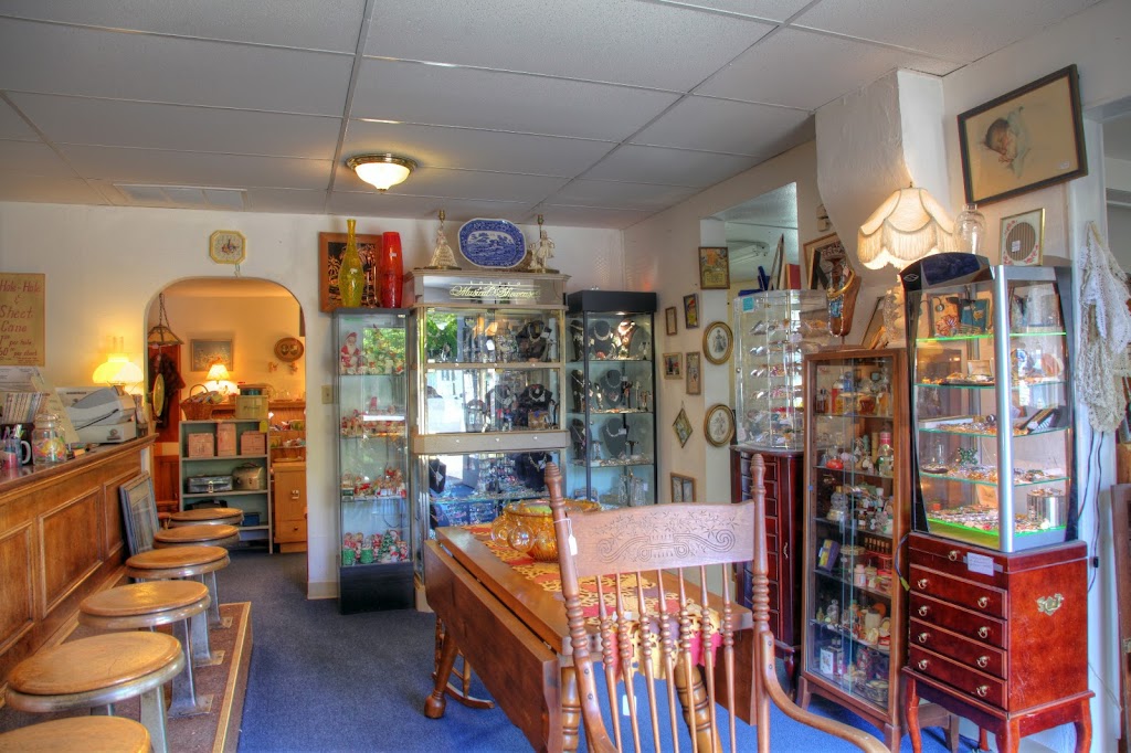 Hwy. 99e Antique Mall | 21527 OR-99E NE, Aurora, OR 97002, USA | Phone: (503) 678-1933