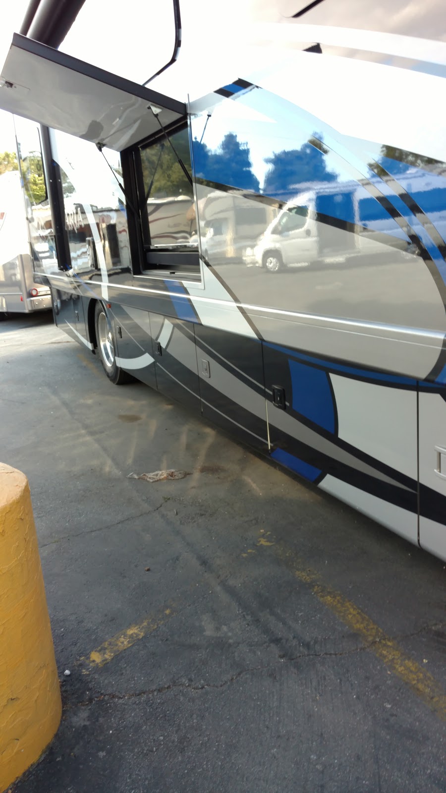 See Grins RV Sales | 7900 Arroyo Cir, Gilroy, CA 95020, USA | Phone: (408) 683-4652