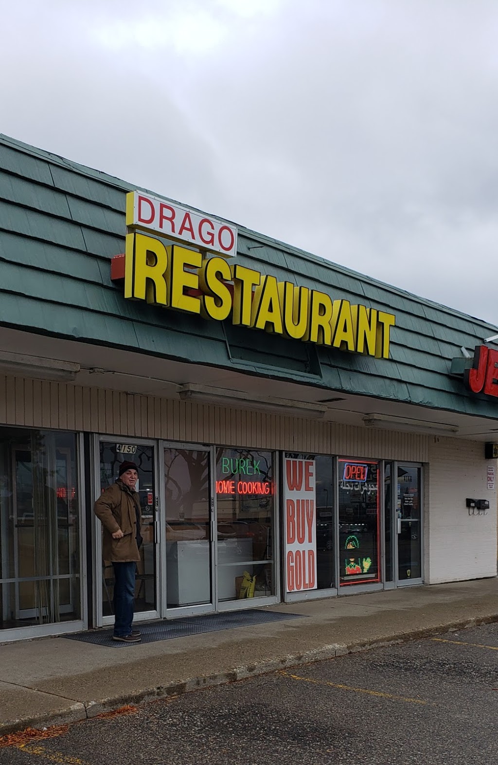 Dragos Family Restaurant | 4150 15 Mile Rd, Sterling Heights, MI 48310, USA | Phone: (586) 939-7236