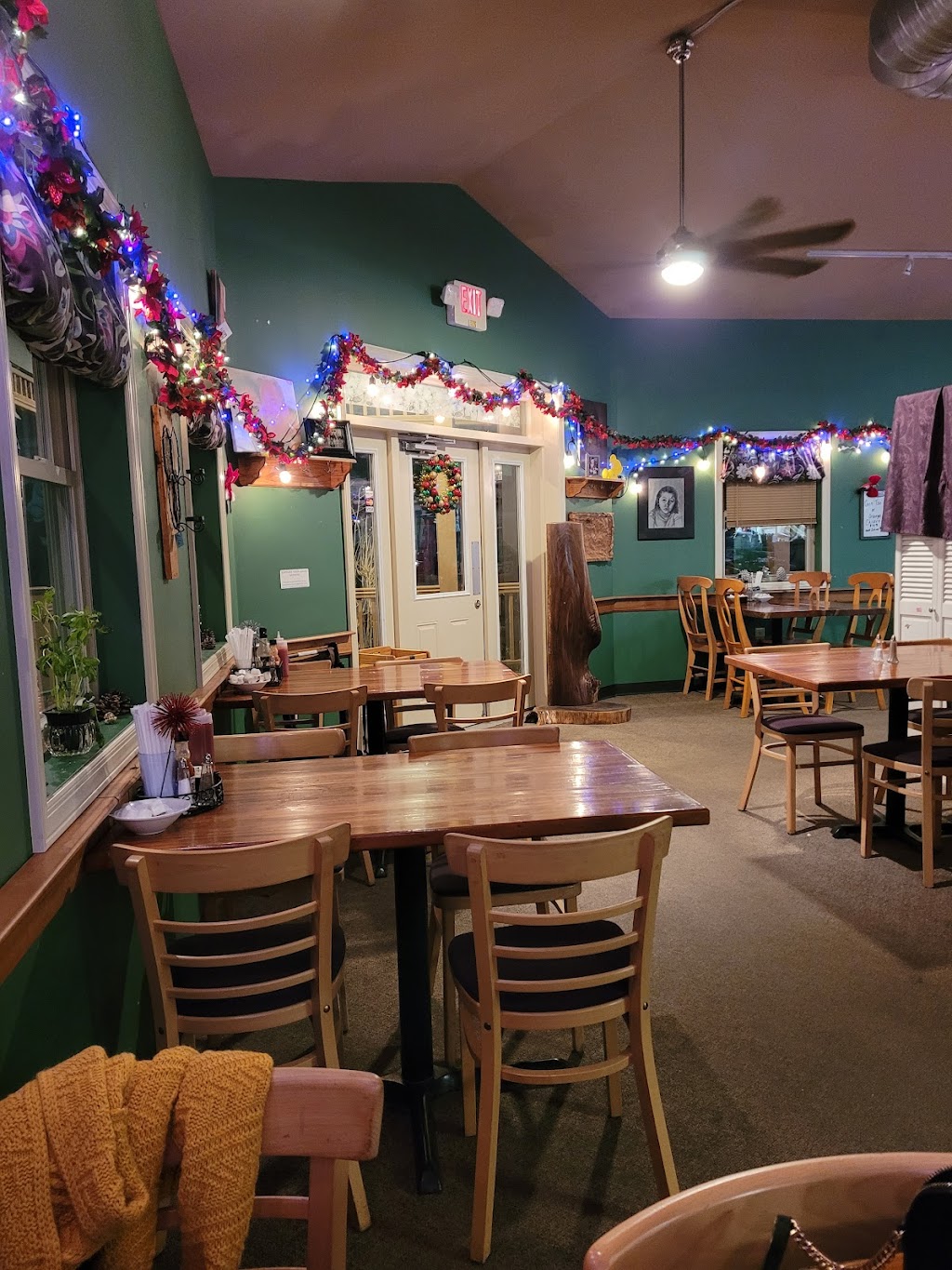 The Ridge Inn Restaurant | 16178 Pike St, Laurelville, OH 43135, USA | Phone: (740) 332-0300