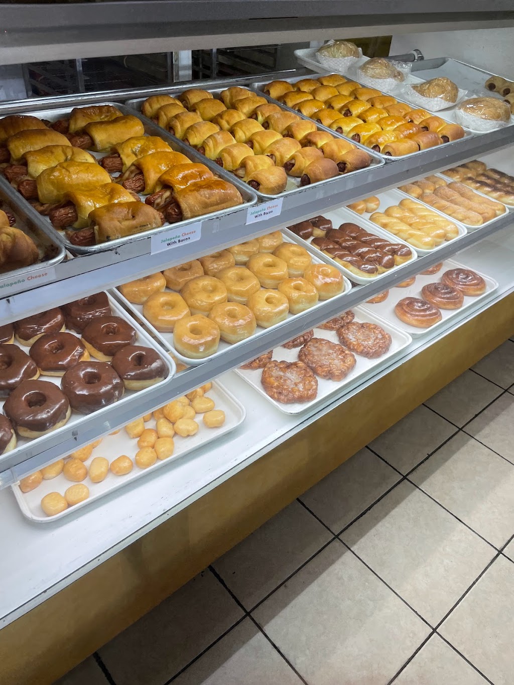 Pulaskis Donuts | 3012 Inwood Rd, Dallas, TX 75235, USA | Phone: (214) 366-7759