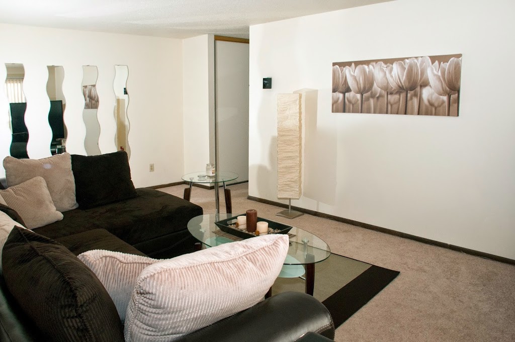 Lamplighter Village Apartments | 1512 N Woodbridge St, St Paul, MN 55117, USA | Phone: (651) 488-7359