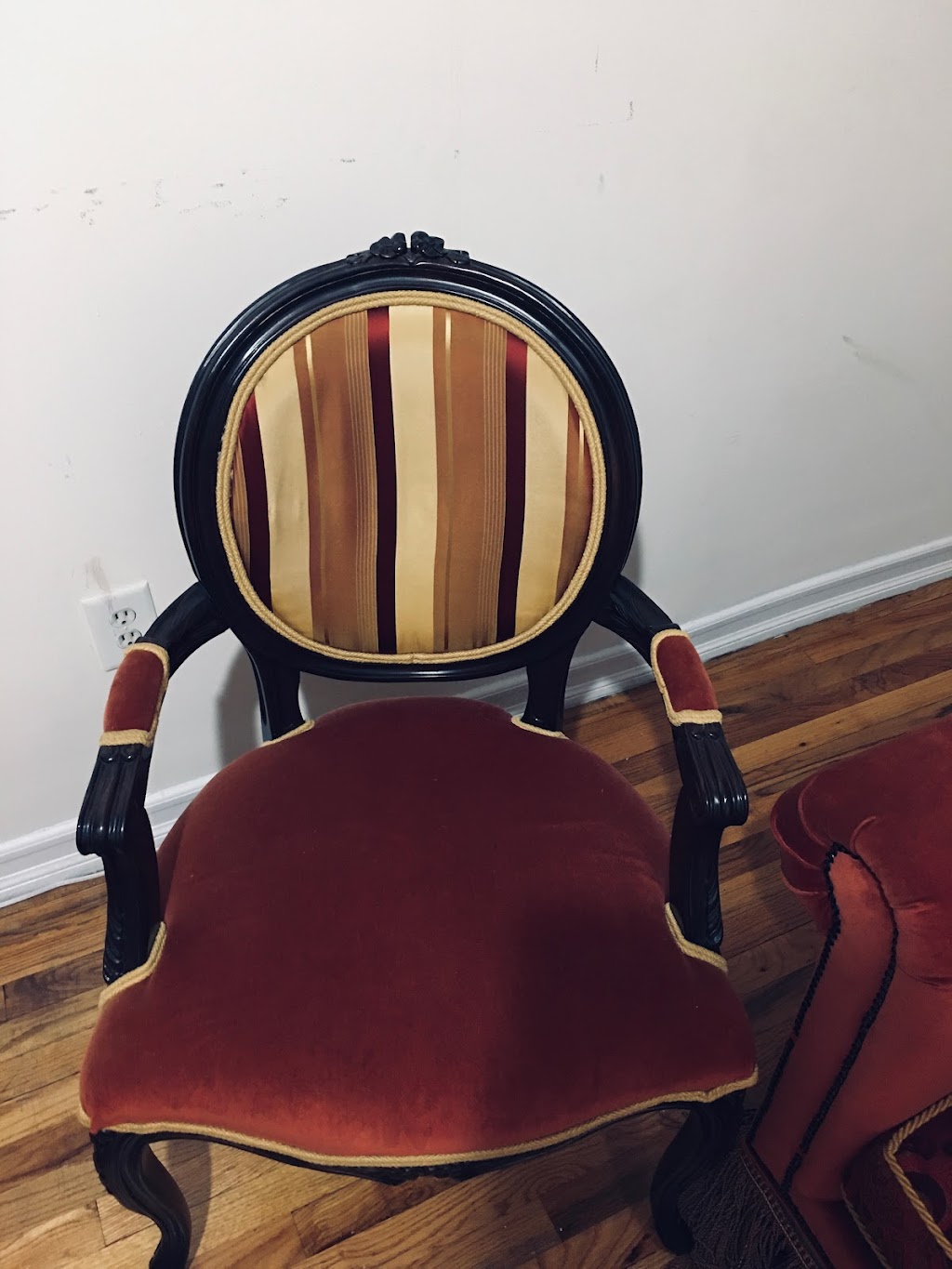 Sofia consignment and antique | 202 W 84th St, New York, NY 10024, USA | Phone: (917) 349-9409