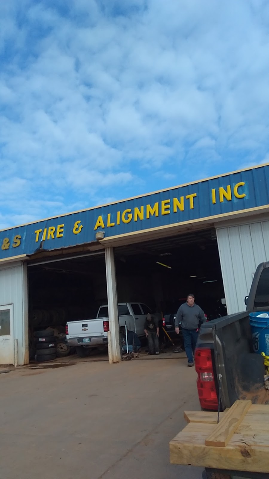 K & S Tire Inc | 816 N Court St, Kingfisher, OK 73750 | Phone: (405) 375-4862